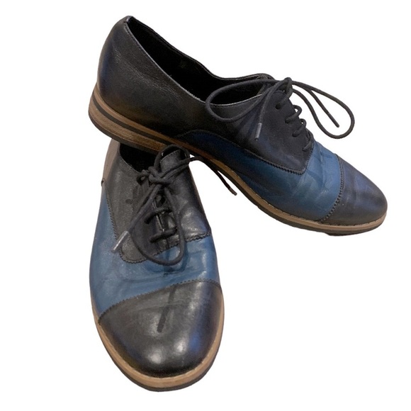 Kate Spade “Saturday” Two Toned Oxford Shoe - Picture 8 of 11